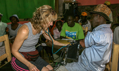 nurse participate in medical mission